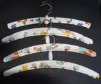 4 Vrolijke Vintage Kledinghangers baby / kind + beren, Kinderen en Baby's, Kinderkamer | Inrichting en Decoratie, Ophalen of Verzenden