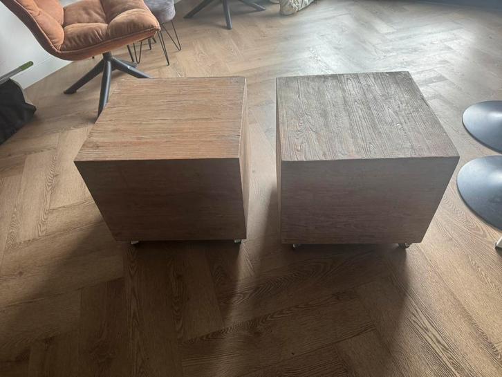 Leuke bijzettafeltjes op wielen. T.EA.B, Huis en Inrichting, Tafels | Bijzettafels, Zo goed als nieuw, Vierkant, 45 tot 60 cm