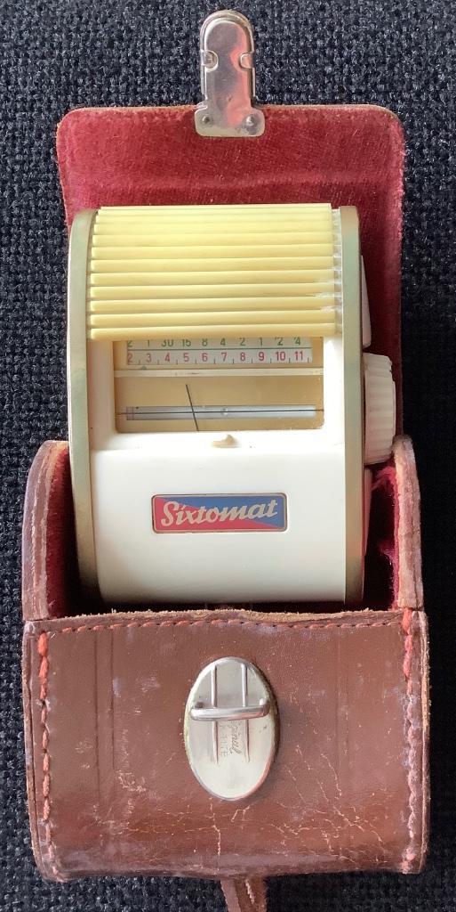 Vintage lichtmeter in etui fifties Duits Gossen Sixtomat, Verzamelen, Fotografica en Filmapparatuur, Overige typen, 1940 tot 1960