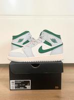 Air Jordan 1 MID “summit white/pine green”, Kleding | Heren, Schoenen, Overige kleuren, Nieuw, Ophalen of Verzenden, Sneakers of Gympen