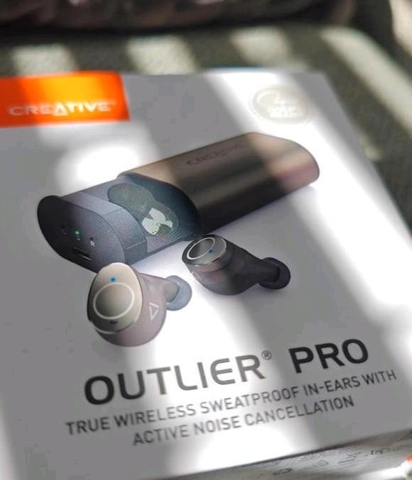 Creative Outlier Pro Draadloze Oordopjes - Zo Goed Als Nieuw, Audio, Tv en Foto, Koptelefoons, Zo goed als nieuw, Overige merken