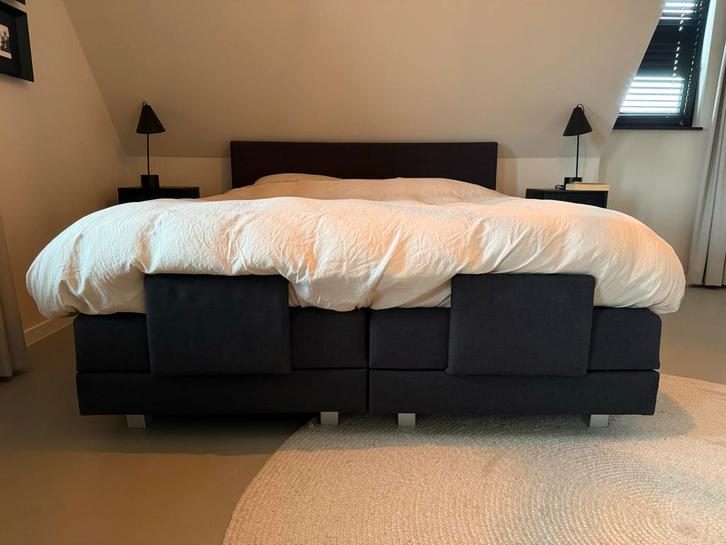 Boxspring 180x200 te koop, Huis en Inrichting, Slaapkamer | Bedden, Gebruikt, Tweepersoons, 180 cm, 200 cm, Stof, Grijs, Verstelbaar