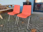 Twee oranje terrasstoelen, stapelbaar, Ophalen, Gebruikt, Kunststof, Stapelbaar