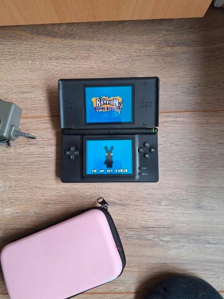 Nintendo DS Lite - Compleet met accessoires!, Spelcomputers en Games, Spelcomputers | Nintendo DS, Gebruikt, DS Lite, Zwart, Met beschermhoes of tas
