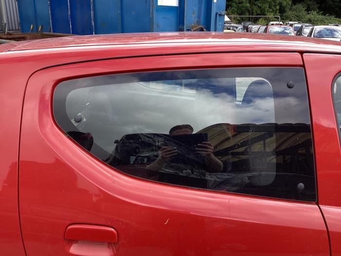 Portierruit 4Deurs rechts-achter van een Nissan Pixo, Auto-onderdelen, Ruiten en Toebehoren, Nissan, Gebruikt, 3 maanden garantie