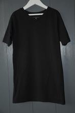 Mooi zwart v-hals 't-shirt van WE, maat 146-152, ZGAN!, WE, Ophalen of Verzenden, Zo goed als nieuw, Shirt of Longsleeve