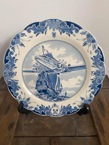 Delfts Blauw Bord KLM Vliegtuig en Zeilschip beschikbaar voor biedingen