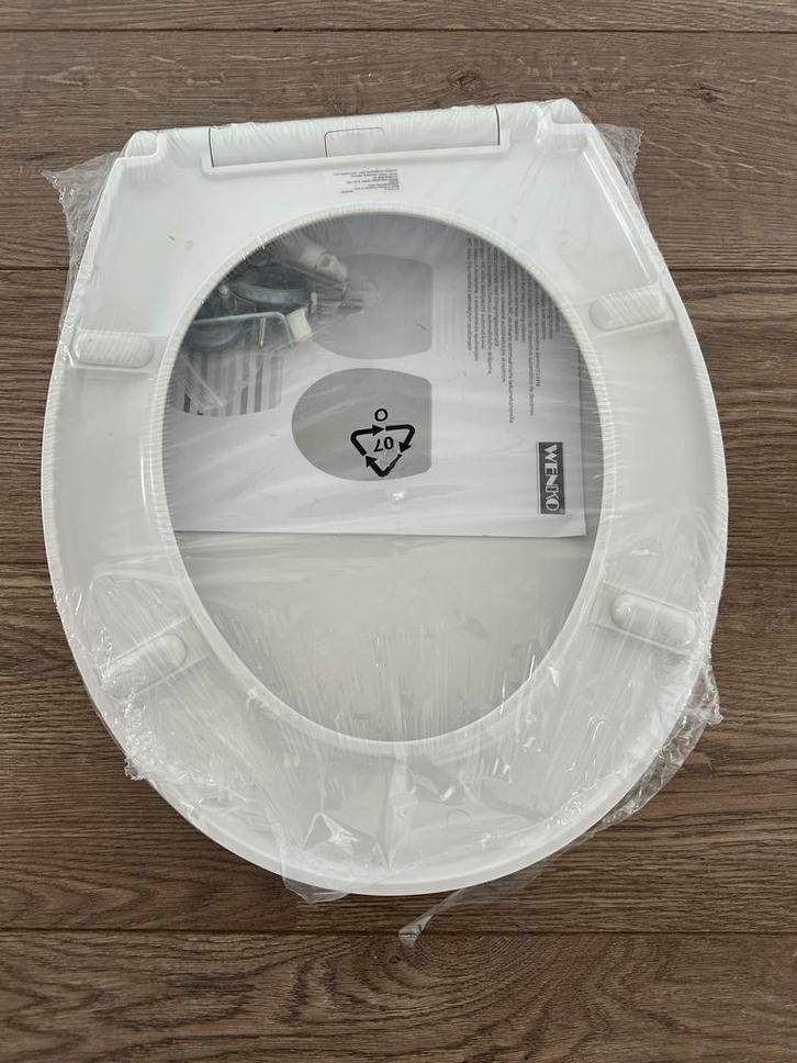 Nieuwe Wenko Toiletbril softclose wit voor alle wc’s, Huis en Inrichting, Badkamer | Badkamermeubels, Nieuw, Overige typen, Minder dan 100 cm