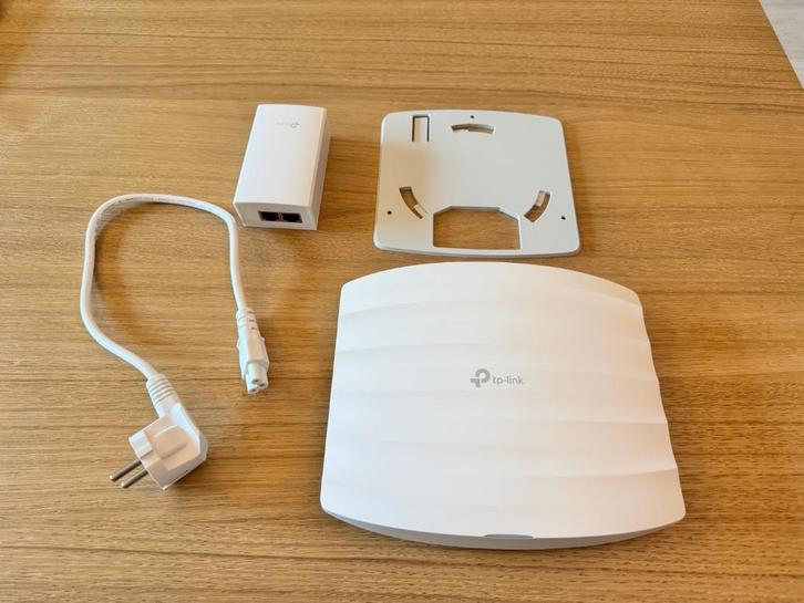TP-Link Omada EAP245 + PoE adapter (TL-POE4824G), Computers en Software, Accesspoints, Zo goed als nieuw, Ophalen of Verzenden