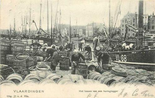 (380-719-001) Vlaardingen Het lossen van een Haringlog, Verzamelen, Ansichtkaarten | Nederland, Zuid-Holland, Verzenden