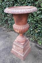 Gietijzeren Louvrevaas/Versaillesvaas op sokkel 111 cm hoog, Tuin en Terras, Tuinvazen, Ophalen, Gebruikt