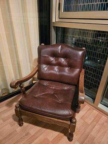 Vintage lederen rookstoel beschikbaar voor biedingen