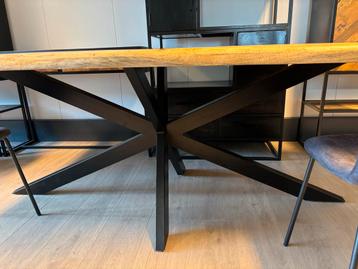 Rechthoekige Mango Hout Eettafel beschikbaar voor biedingen
