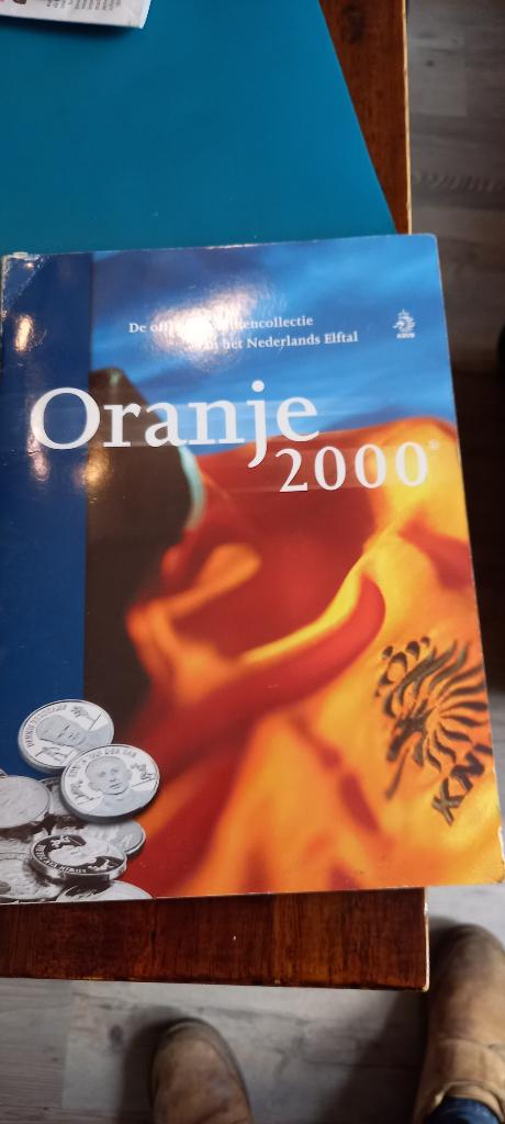 muntencollectie oranje 2000, Verzamelen, Sportartikelen en Voetbal, Ophalen, Zo goed als nieuw, Overige binnenlandse clubs, Overige typen