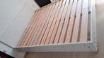 Tweepersoons bed, 210 x 160, oerdegelijk, Huis en Inrichting, Ophalen, Tweepersoons, Zo goed als nieuw, 160 cm
