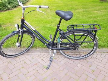 Mat zwarte transsportfiets van,GAZELLE NL beschikbaar voor biedingen