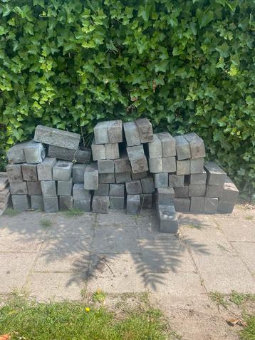 Ruim 50 tegels GRATIS beschikbaar voor biedingen