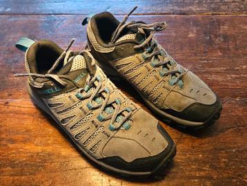 Nauwelijks gedragen (groeispurt) wandelschoenen maat 39 beschikbaar voor biedingen