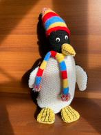 Gehaakte Pinguïn met Muts en Sjaal, Kinderen en Baby's, Speelgoed | Knuffels en Pluche, Ophalen of Verzenden, Zo goed als nieuw