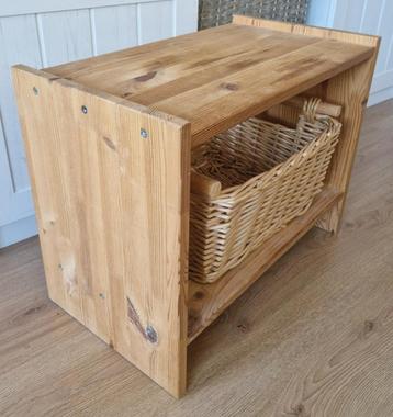 Grenen houten kastje met rieten mand * h beschikbaar voor biedingen