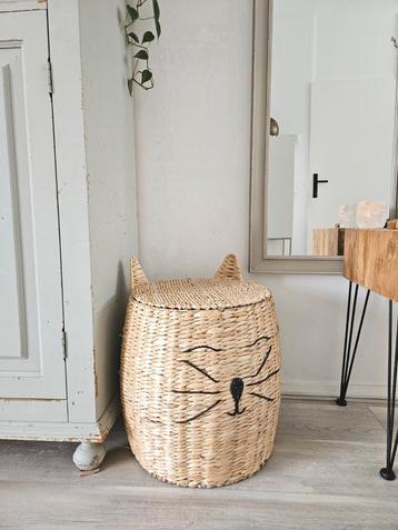Gevlochten opbergmand poes. Decoratie-/ opbergen k beschikbaar voor biedingen