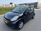 Daihatsu Sirion 2 1.0-12V Trend / AIRCO / ABS / ELEK. PAKKET, Voorwielaandrijving, Gebruikt, 750 kg, Zwart