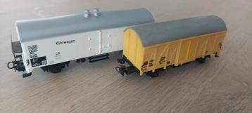 2 Märklin DB gesloten goederenwagens, 1 koel +1 bananenwagen beschikbaar voor biedingen