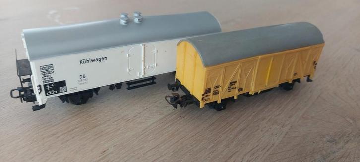 2 Märklin DB gesloten goederenwagens, 1 koel +1 bananenwagen, Hobby en Vrije tijd, Modeltreinen | H0, Zo goed als nieuw, Wagon