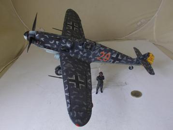 FORCES OF VALOR Unimax  GERMAN BF 109G RED 29. Scale: 1:32! beschikbaar voor biedingen