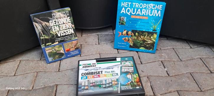 Te koop 2 aqarium boeken en zuiverings doos met alles erbij, Hobby en Vrije tijd, Overige Hobby en Vrije tijd, Nieuw, Ophalen of Verzenden