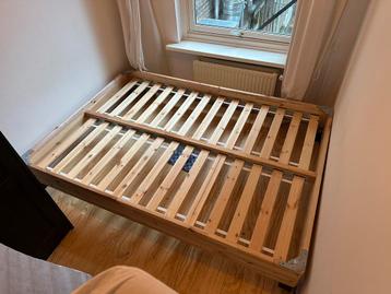 Houten bedframe 140 met lattenbodem - afbeelding 1