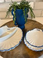 Super leuk blauw met wit serveerset en vaasje, Blauw, Ophalen of Verzenden, Minder dan 50 cm, Glas