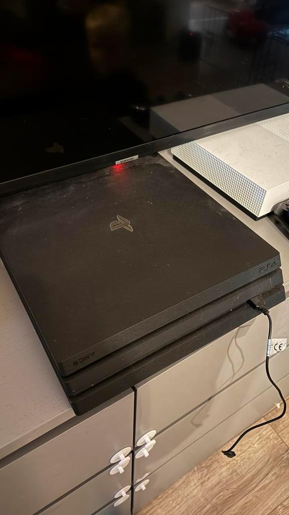 PlayStation 4 Pro 1TB + Controller (Zo goed als nieuw), Spelcomputers en Games, Spelcomputers | Sony PlayStation 4, Zo goed als nieuw