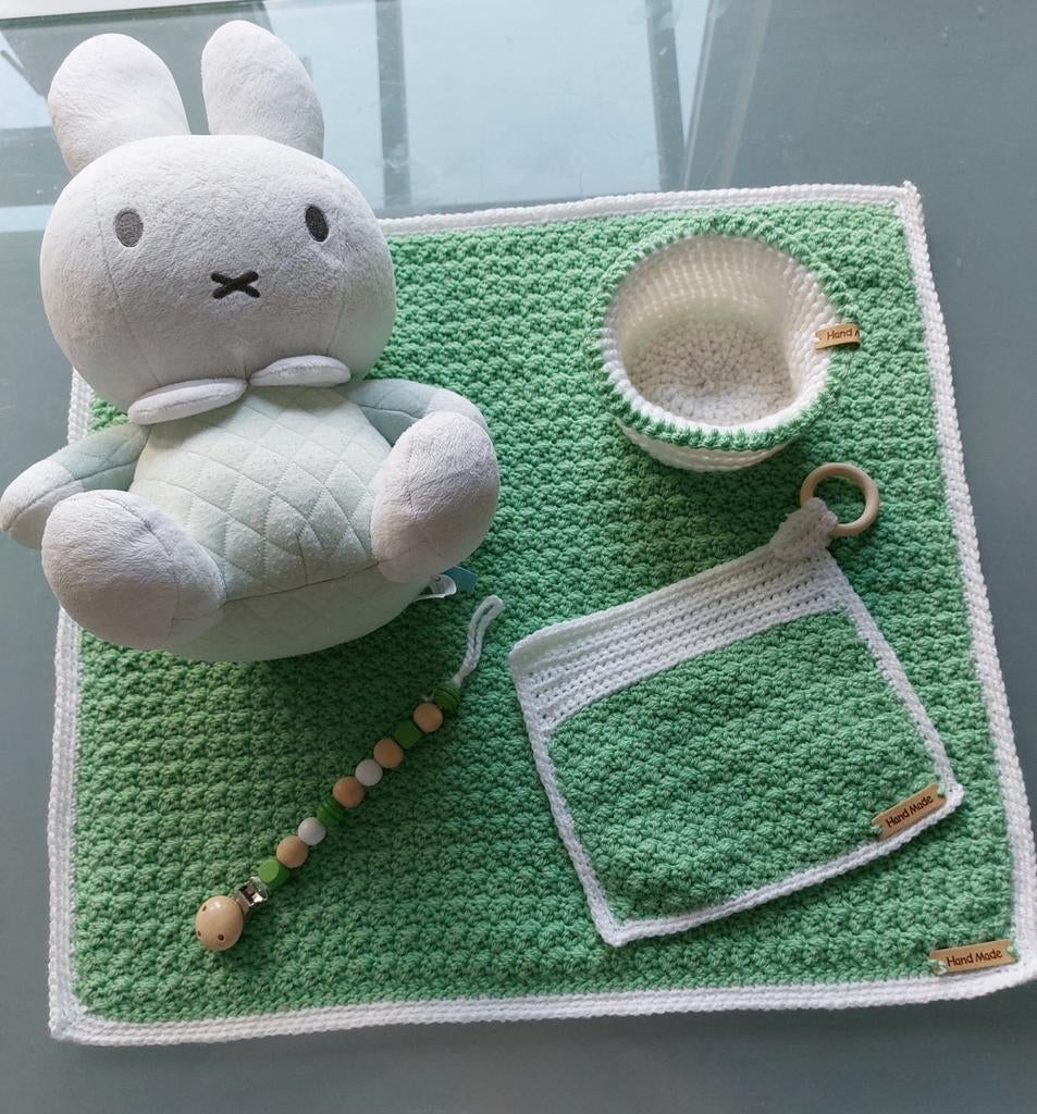 Zelfgehaakte Babydeken Set groen/wit, Ophalen of Verzenden, Nieuw, Minder dan 70 cm, Deken