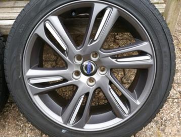 Volvo V40 Velgen Set met winterbanden. Steekmaat 5 x 108 beschikbaar voor biedingen