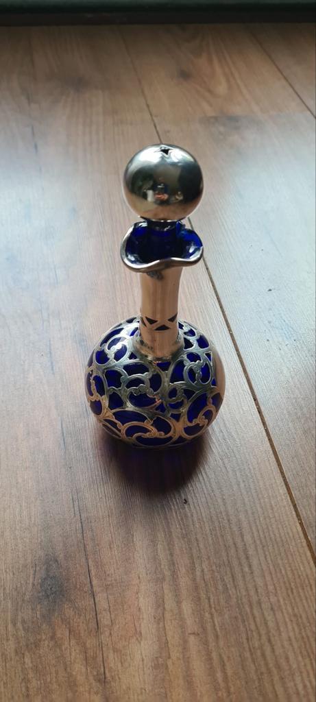 Antiek blauw Parfumflesje Zilver Overlay Art Nouveau, Antiek en Kunst, Antiek | Vazen, Ophalen