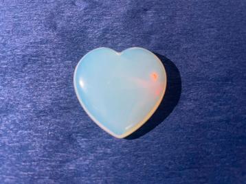 Opaliet Hart Knuffelsteen 2,5cm beschikbaar voor biedingen