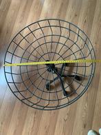 Metalen stortmand op voet met wielen, Huis en Inrichting, Kasten | Stellingkasten, Ophalen, Gebruikt