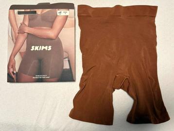 Skims seamless sculpt short maat M kleur bronze corrigerend beschikbaar voor biedingen