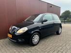 Lancia Ypsilon 1.2 2007 Zwart N.w Apk, Auto's, Lancia, Voorwielaandrijving, Stof, 400 kg, Zwart