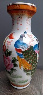Vintage Chineze vaas met pauw en bloemen 31.5 cm, Huis en Inrichting, Woonaccessoires | Vazen, Overige kleuren, Aardewerk of Porselein
