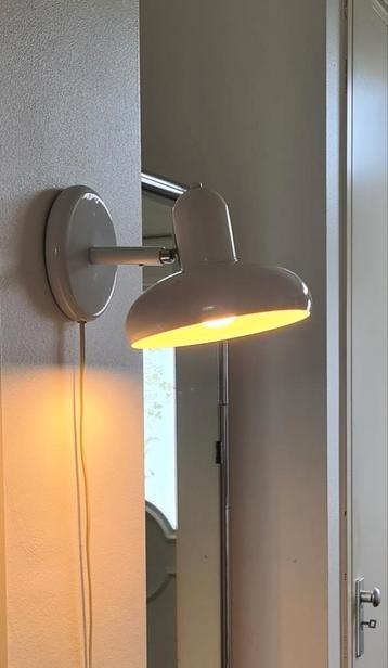 Mid-Century metalen wandlamp beschikbaar voor biedingen