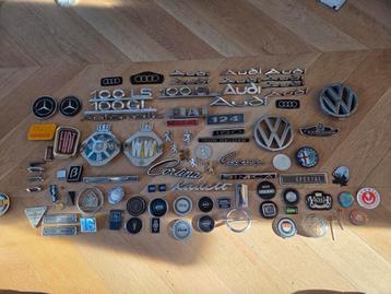 Auto emblemen jaren 1970 oldtimers beschikbaar voor biedingen