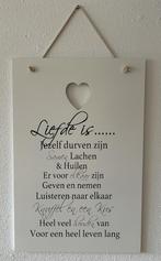 Houten wandbord / tekstbord met Liefde is …. spreuk, Ophalen of Verzenden
