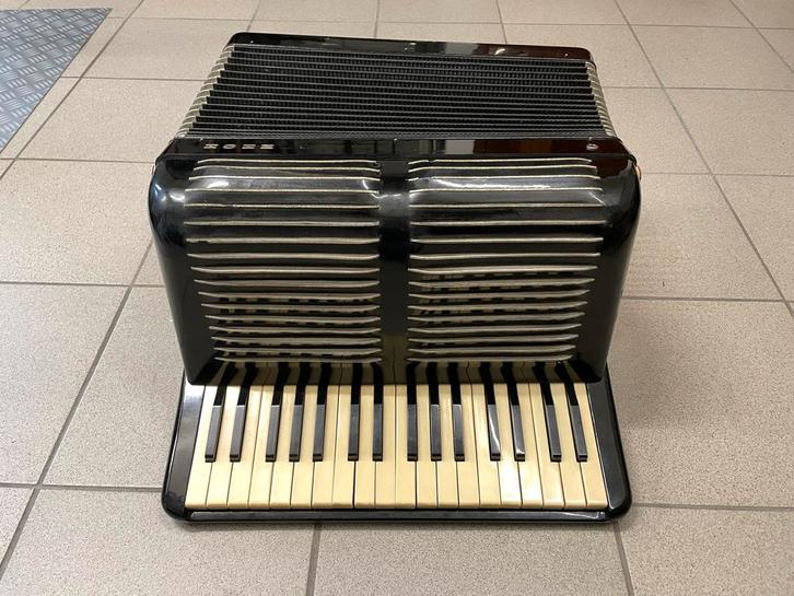 Hohner basaccordeon - Klassiek!, Muziek en Instrumenten, Accordeons, Gebruikt, Toetsaccordeon, Overige formaten, Hohner, Met riemen
