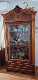 Antieke sierkast, Ophalen