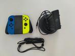 2x nintendo switch joycon met straps, grip en oplaadstation, 3 spelers of meer, Ophalen, Zo goed als nieuw, Vanaf 7 jaar