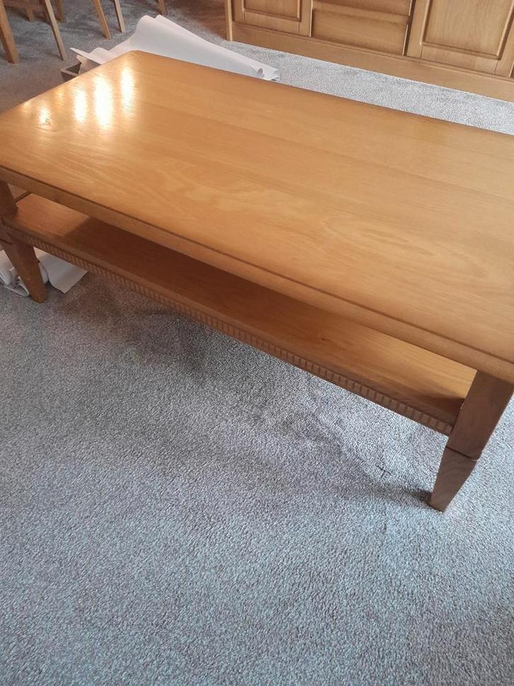 Blank eiken salontafel met plank, Huis en Inrichting, Tafels | Statafels, Gebruikt, Ophalen