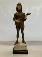 Prachtig antiek beeldje van een troubadour, Ophalen of Verzenden, Gebruikt, Mens