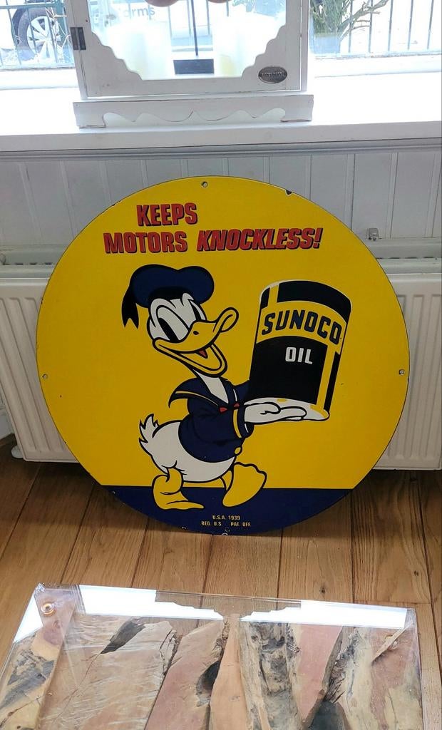 Groot Emaille bord 76 cm.      Sunoco Oil / Donald Duck., Ophalen of Verzenden, Gebruikt, Reclamebord